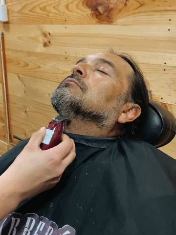 Perfilado de barba con máquina