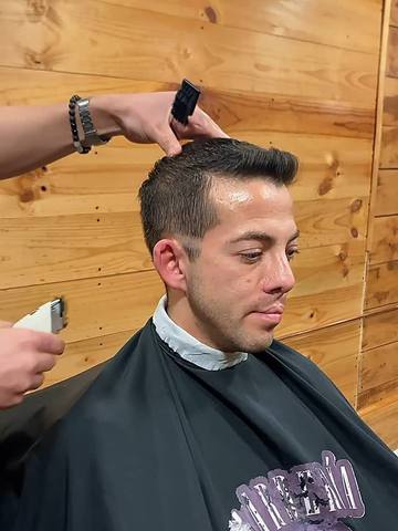 Cliente con el corte terminado