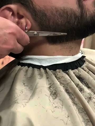Perfilado de barba a navaja
