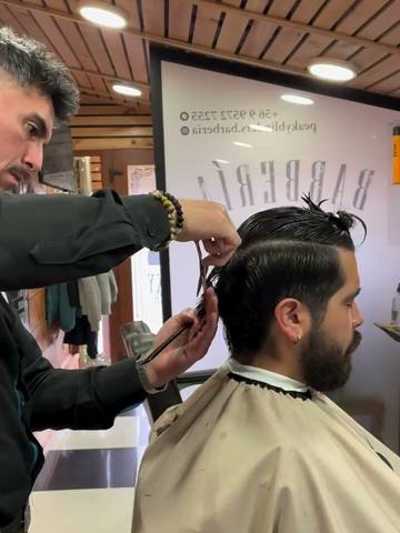 Tijera trabajando la nuca